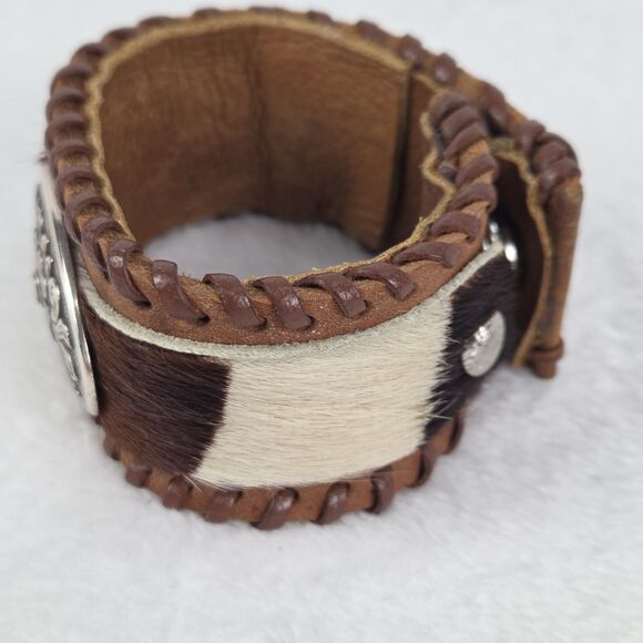 Leather Cowhide Western Cuff Bracelet Floral Medallion Snap Closure 8 Inch Boho - Picture 6 of 10